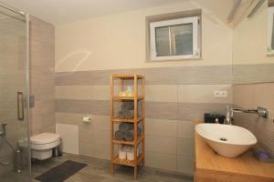 Koupelna v ubytování Apartma - Počitniška hiša Lodi
