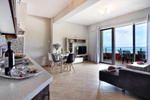 Posezení v ubytování Darmanin Apartment 2 Gyalos Corfu