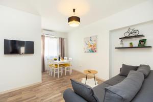 TV a/nebo společenská místnost v ubytování Holiday Apartments Dubrovnik
