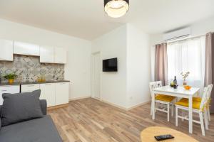 TV a/nebo společenská místnost v ubytování Holiday Apartments Dubrovnik