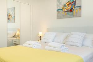 Postel nebo postele na pokoji v ubytování Holiday Apartments Dubrovnik