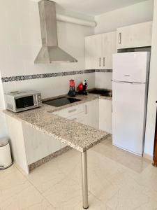 Kuchnia lub aneks kuchenny w obiekcie Apartamento Fuengirola R09 Edificio Ronda IV