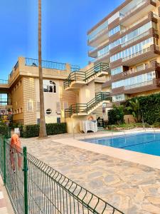 Basen w obiekcie Apartamento Fuengirola R09 Edificio Ronda IV lub w pobliżu