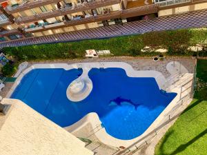 Basen w obiekcie Apartamento Fuengirola R09 Edificio Ronda IV lub w pobliżu
