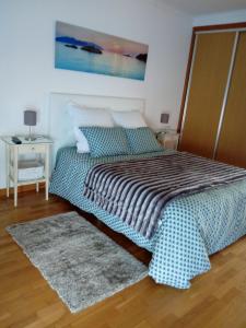 Säng eller sängar i ett rum på Ericeira Sunset Apartment