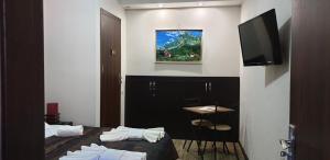 TV a/nebo společenská místnost v ubytování Nino's Hotel On Tsamebuli