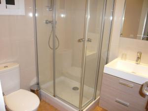 Hostal BESTPRICE Barcelona Stadium的一间浴室