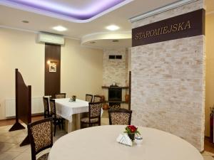 Reštaurácia alebo iné gastronomické zariadenie v ubytovaní Pokoje Gościnne