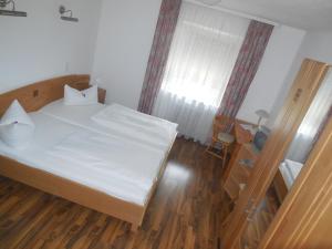 Postel nebo postele na pokoji v ubytování Hotel Garni am Hechenberg