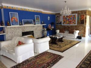 Zona de estar de Bela e Aconchegante Casa em Itaipava