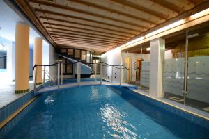 a swimming pool in a building with an indoor swimming pool at Sporthotel Heiligenblut in Heiligenblut