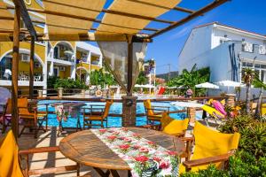 Bazén v ubytování Vanessa Hotel nebo v jeho okolí