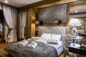A bed or beds in a room at Zakopane FIVE STARS