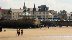 Gallery image of Hotel De Normandie in Arromanches-les-Bains