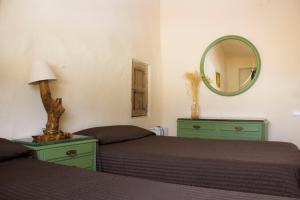 A bed or beds in a room at Casa Rural Asiento del Río Még 37 kép