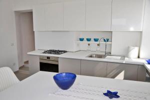 A kitchen or kitchenette at The Best View Of The Sea