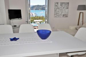 A television and/or entertainment centre at The Best View Of The Sea