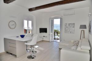 A television and/or entertainment centre at The Best View Of The Sea