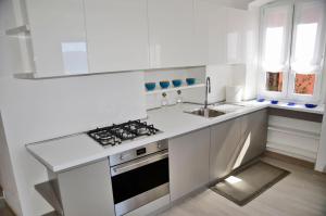A kitchen or kitchenette at The Best View Of The Sea