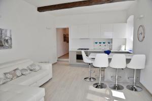 A kitchen or kitchenette at The Best View Of The Sea