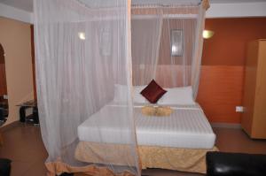 Postel nebo postele na pokoji v ubytování Eureka Place Hotel Kampala