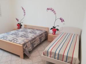Postel nebo postele na pokoji v ubytování AGLI OLEANDRI appartamento in villa con con parcheggio