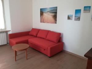 Posezení v ubytování AGLI OLEANDRI appartamento in villa con con parcheggio
