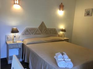 Un pat sau paturi într-o cameră la Monti di Jogliu