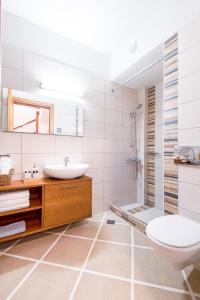 Koupelna v ubytování Villa Almira Luxury Apartments + 37 fotografií