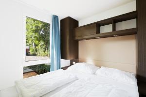 Łóżko lub łóżka w pokoju w obiekcie Donaupark Camping Tulln