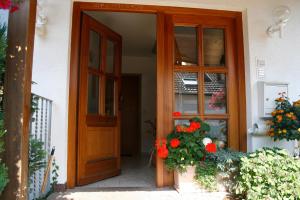 an open door of a building with flowers in a planter at Ferienwohnung in Seelbach