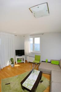 TV a/nebo společenská místnost v ubytování Lila Apartments