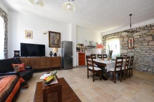 Kuchyň nebo kuchyňský kout v ubytování Villa Granar ZadarVillas