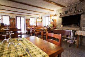 TV a/nebo společenská místnost v ubytování Hotel Edelweiss