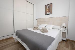 Кровать или кровати в номере Apartamento Nerja Medina