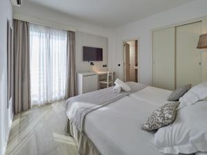 Postel nebo postele na pokoji v ubytování Paguera Treff Boutique Hotel