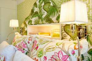 a bedroom with a bed with a lamp and a mirror at Hotel Estheréa in Amsterdam