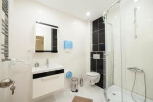 A bathroom at Zengin City Hotel