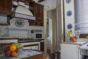 Kuchyňa alebo kuchynka v ubytovaní Villa Degli Ulivi