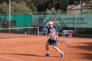 Tenis a/nebo squash v ubytování Paguera Treff Boutique Hotel nebo okolí