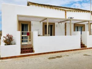 Το κτήριο όπου στεγάζεται  η παραθεριστική κατοικία