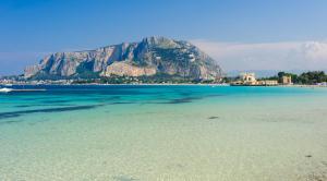 a view of the beach with a mountain in the background at Villa Degli Ulivi in Palermo