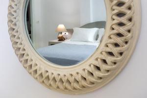 Łóżko lub łóżka w pokoju w obiekcie Emerald Collection Suites