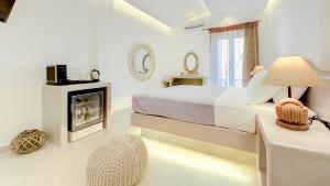 Łóżko lub łóżka w pokoju w obiekcie Emerald Collection Suites