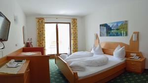 Uma cama ou camas num quarto em Hotel Trenker