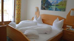 Uma cama ou camas num quarto em Hotel Trenker