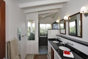 Ein Badezimmer in der Unterkunft Dream Villa Terres Basses 543