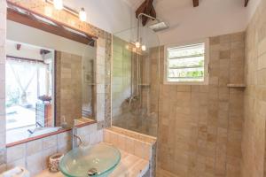 Bathroom sa Dream Villa Orient Bay 570