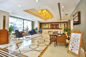 A seating area at The Parma Hotel & Spa Taksim