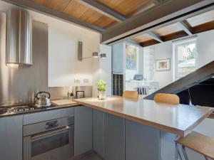 Kuchyňa alebo kuchynka v ubytovaní Loft in Trastevere
